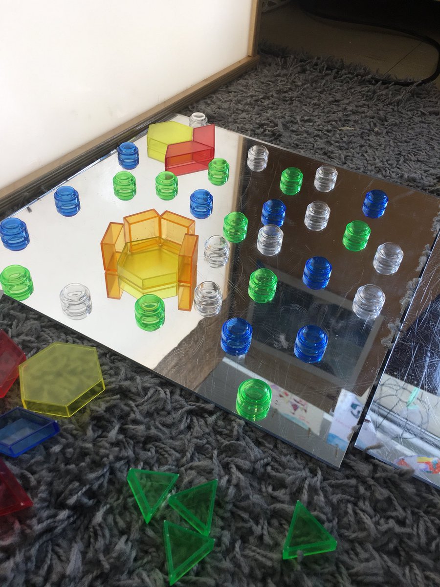 MsCDiep's tweet image. Ss designed a park! It’s so interesting how they chose to use warm colours in one and cool colours in another... #looseparts #mirrors #lighttable #kindergarten