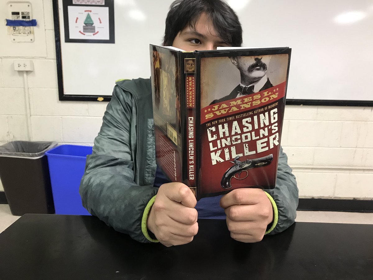 MsBeckham8th's tweet photo. Connecting with students requires teachers to learn and talk about what the student loves. #knowyourstudents #futureartist #pleasereadmore https://t.co/2k5W3dvTsP