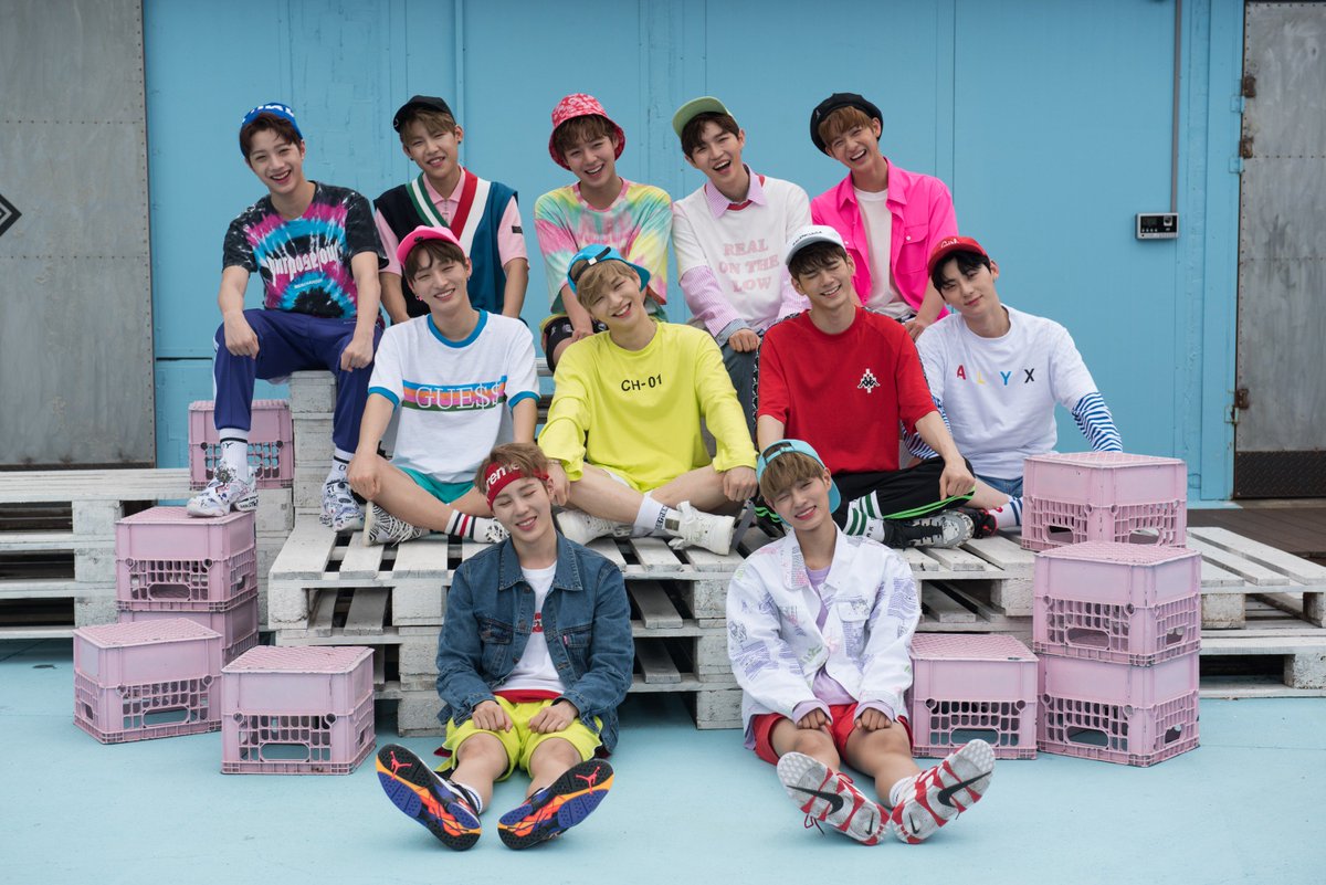 aladinbook's tweet photo. 워너원, 그 빛나는 순간들에 대한 기록. 워너원 포토 에세이 <우리 기억 잃어버리지 않게> 예약 판매 개시! 300여 장의 미공개 사진과 멤버별 인터뷰, 초도 한정 특전 페이퍼프레임&amp;포토엽서 2장 세트&amp;인생 4컷 북마크까지! 예약 구매 시, 추첨을 통해 친필 사인을 드립니다! https://t.co/g2s478keHf https://t.co/QcWz8s7l0b