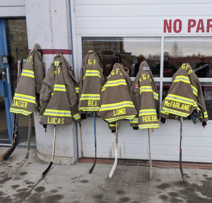 #SticksOutForHumboldt from Spruce Grove.  
#HumboldtStrong 💚🏒💛
#PutYourStickOut