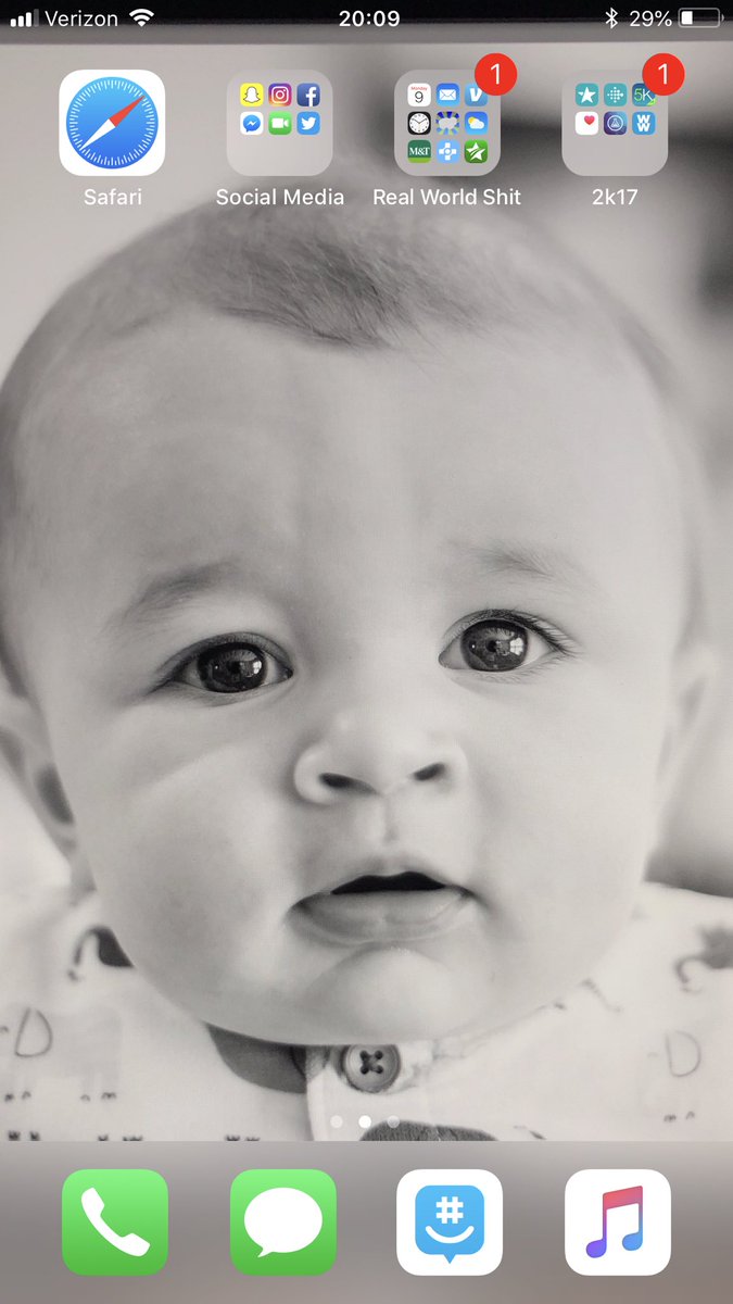 bee_lav's tweet photo. how can you not smile every time you open up your phone when this is your background? 👶🏻 https://t.co/o5K8M7nW2k
