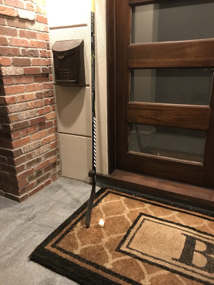 dbackes42's tweet photo. Here you go guys, play on, the rinks in heaven await #PutYourSticksOut #Humboltstrong #angelsontheice #HockeyFamily https://t.co/kI5PcMRV9w