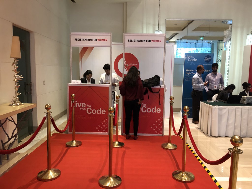 LoriLorusso's tweet image. Calm before the storm #OracleCode Bengaluru #odevcommunity