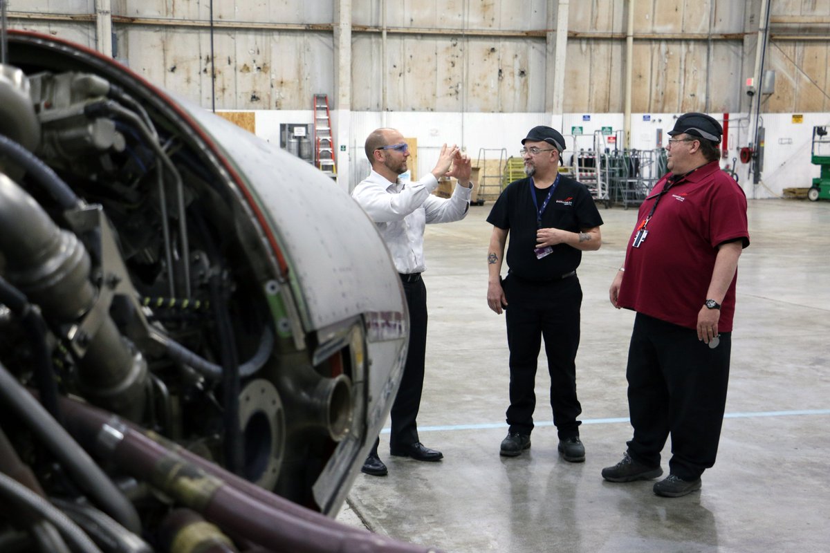 EndeavorAir's tweet photo. Members of the @EndeavorAir senior leadership are visiting with our #TeamCVG maintenance crew. These men and women are part of the industry's best maintenance team in the regional airline industry. #IFlyEDV https://t.co/PWUGlBjitv