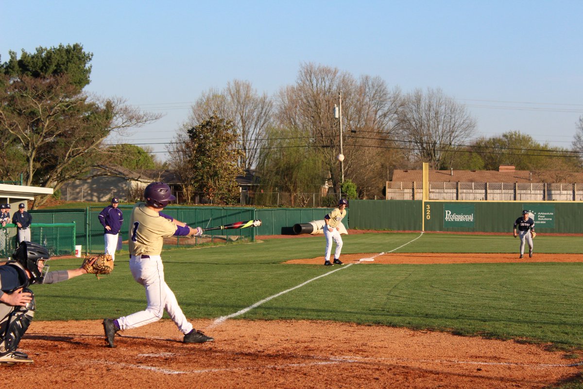 sportingtimes's tweet photo. Baseball: Bowling Green made a statement in its home opener by jumping out to a 11-0 lead after two on the way to a 13-3 run-rule win over Logan County on Monday night. 
https://t.co/Qvra8Uvp9J https://t.co/JijqBV9YtP