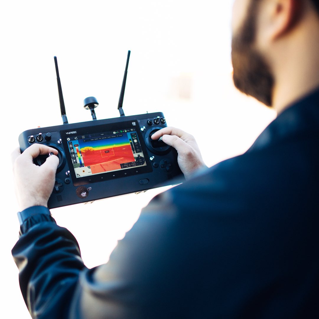 YuneecAviation's tweet image. Our #CGOET is an innovative combination of a thermal imaging and a low light camera.
⠀⠀⠀⠀⠀⠀⠀⠀⠀
With our thermal imaging camera, the temperature in the image selectively measures and indicates relative temperature differences.
⠀⠀⠀⠀⠀⠀⠀⠀⠀
📷: @DRONEBOIS 
#Yuneec