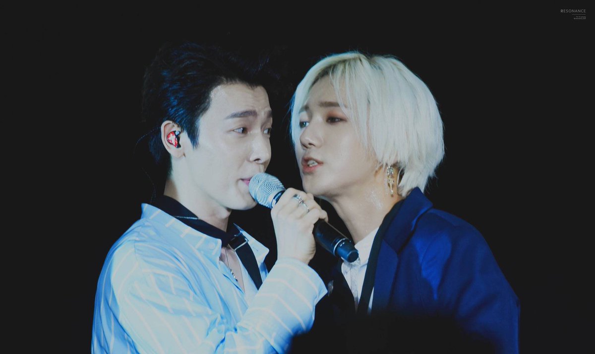 onlywithYesung's tweet photo. 180406 #SMTOWNLiveinDUBAI (cr: resonance_824) https://t.co/6yL5LFskHe