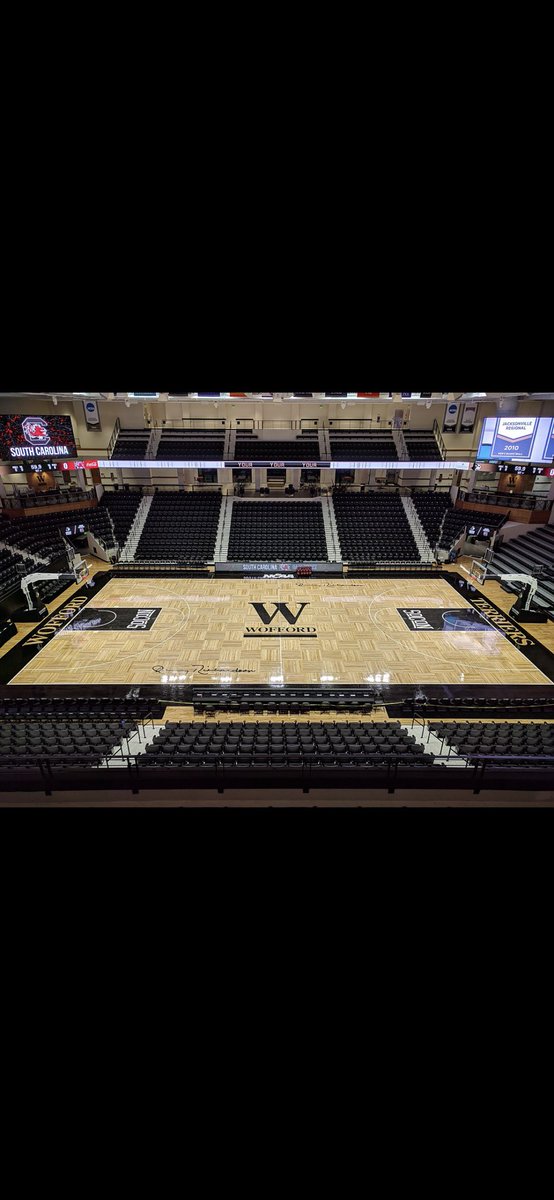 ryanlarson_11's tweet photo. #GoTerriers 🐶🖤🐾 https://t.co/ztDbbzfld0