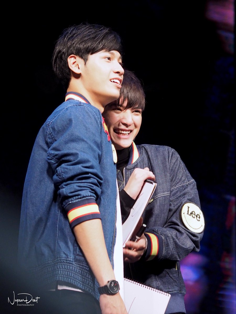 KHUN_SEEN's tweet photo. @kristtps เด็กนี่ก็น่ารักกกกก ขี้อ้อนโด้ยยยย 555555 https://t.co/I8Uw3omL71