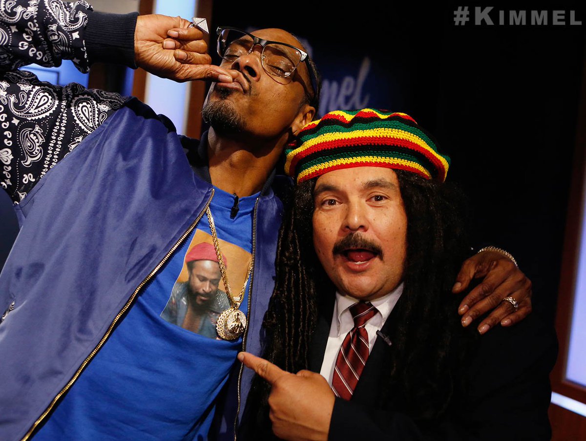 JimmyKimmelLive's tweet photo. Everything is chill when @SnoopDogg is here. @IamGuillermo https://t.co/a7gMxSJHMe