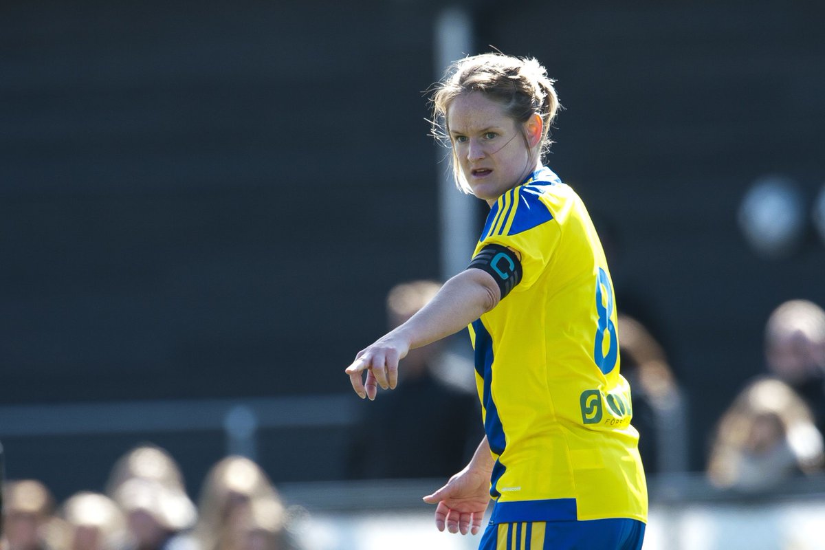 hd_sporten's tweet photo. Inför premiären: Annorlunda roll för @EskilsminneIF:s trotjänare: "Vi vill i alla fall bli topp tre och etablera oss som ett topplag." https://t.co/g2DR1zjSa1 #twittboll https://t.co/86thAGjd6k