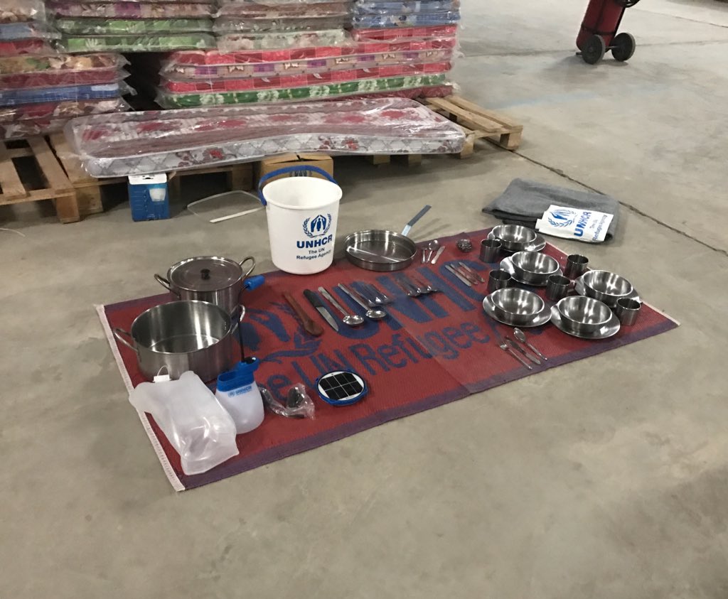 UNHCRYemen's tweet photo. 2m have fled their homes in #Yemen. As many flee with next to nothing, emergency shelter + household items are key to survival away from home- like our @refugees household kits (containing mattresses, blankets, cooking sets + hygiene items) that are helping 1.2m displaced Yemenis https://t.co/JyEOMo9YKP