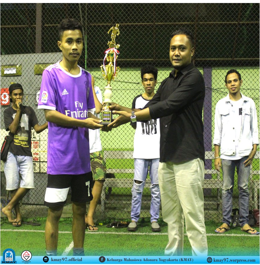 Kmay97_official's tweet photo. [TURNAMEN FUTSAL USAHA DANA PANITIA ADONARA CUP 2018]

Profisiat untuk tim yang menjuari pertandingan kali ini, yakni Juara 1 oleh Garuda Tua B FC, Juara 2 oleh Taga-Taga FC, dan Juara 3 oleh Keraton FC.

#KMAY
#KMAY2018
#TurnamenFutsal 
#AdonaraCup 
#KabinetPilarGemohing https://t.co/WS25wCJPkI