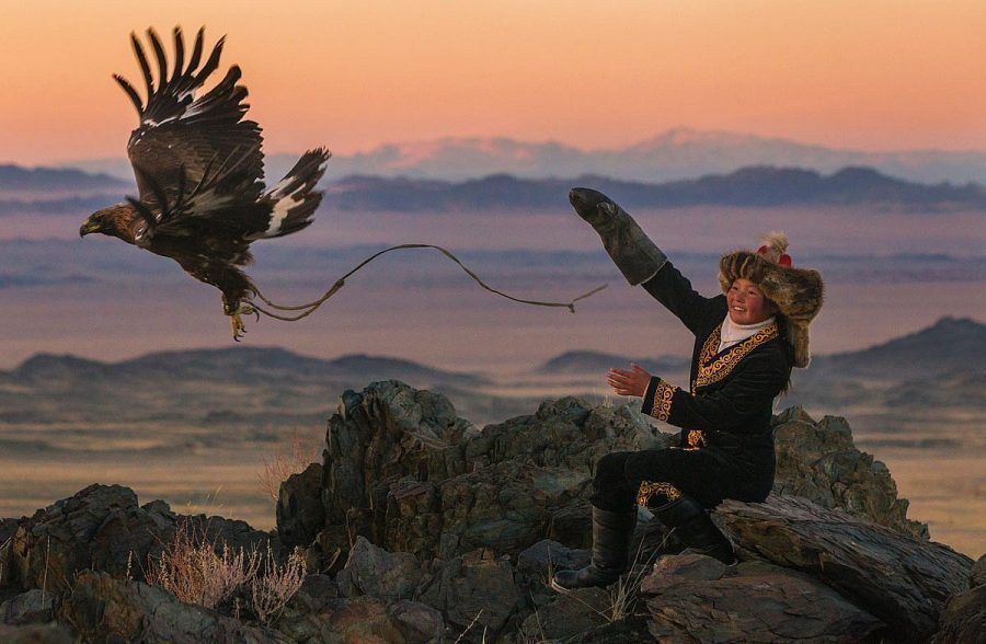 claudeforthomme's tweet photo. Photography Adventures with Asher Svidensky: #travel with him, follow the eagle hunters in #Mongolia, cool! I love his #photots! Great interview by @annadurbanova  on @Impakterdotcom https://t.co/GdjFedtsDy https://t.co/GrBuZFJO1a