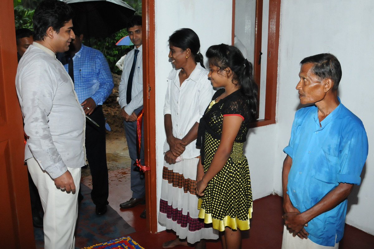MFA_SriLanka's tweet photo. ගනේපල්ල ගම්මානයේ තනා නිම කරන ලද නිවාස ඒකක හයක් විදේශ කටයුතු රාජ්ය අමාත්ය ගරු වසන්ත සේනානායක මැතිතුමා අතින් 2018 අප්රේල් මස 09 වැනි සඳු දින පස්වරු 2.00 ට ඒවායෙහි අයිතිකරුවන් වෙත උත්සවාකාරයෙන් භාරදෙන ලදී. (2 of 2)
#lka #SriLanka #WelfareSociety #SLFSA https://t.co/LiNcvYQVev