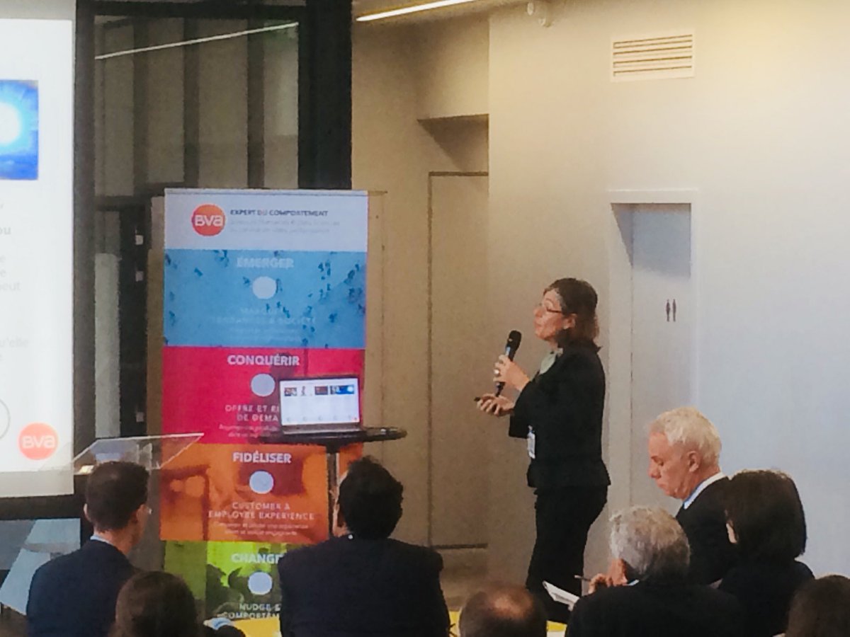 SiemensHealthFR's tweet photo. « L’intelligence artificielle est une des grandes #TendancesSante 2018, elle crée une valeur ajoutée immédiate à partir des nombreuses bases de données existantes. » @odilepeixoto de @BVASante. #Sante https://t.co/Twt1QDeZFk