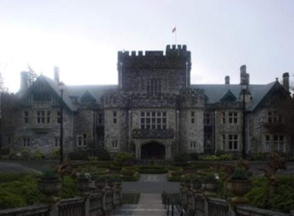 ComicsinMotionP's tweet photo. Generation X (1996) Facts: The Hatley Castle was used in Generation X.
The Hatley Castle building exterior has been used not only for Marvel Comics X-Men's X-Mansion but also for DC’s Smallville and currently in Arrow.  #GenerationX #ComicsinMotion #marvel #XMen https://t.co/Yz4N1niUqk
