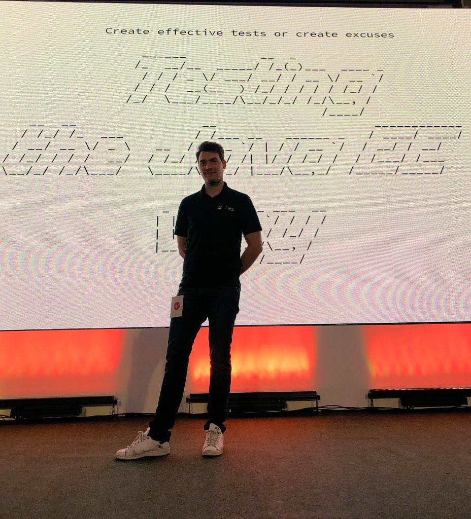 oracledevcomm's tweet image. The man, the myth, the @dev_champions... @DaschnerS! Taking the stage at #OracleCode Bengaluru #odevcommunity @Oracle_India