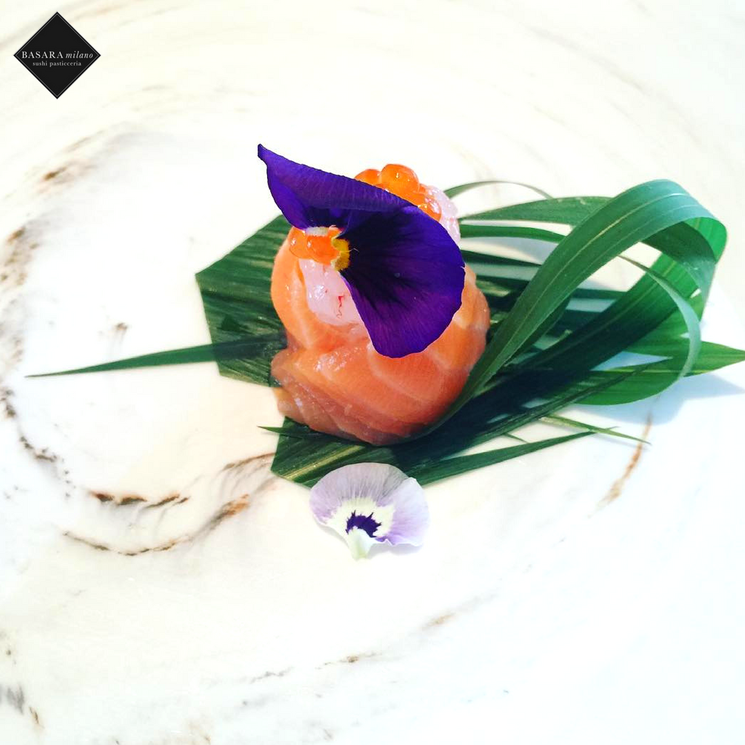 BasaraMilano's tweet photo. Una #delizia per il #palato e una gioia per la #vista! 
I pasticcini di #BasaraMilano sono dei piccoli #gioielli di arte culinaria! #japanesefood #restaurant #Milano #PortoCervo #Venezia https://t.co/wxUo1tgpRs