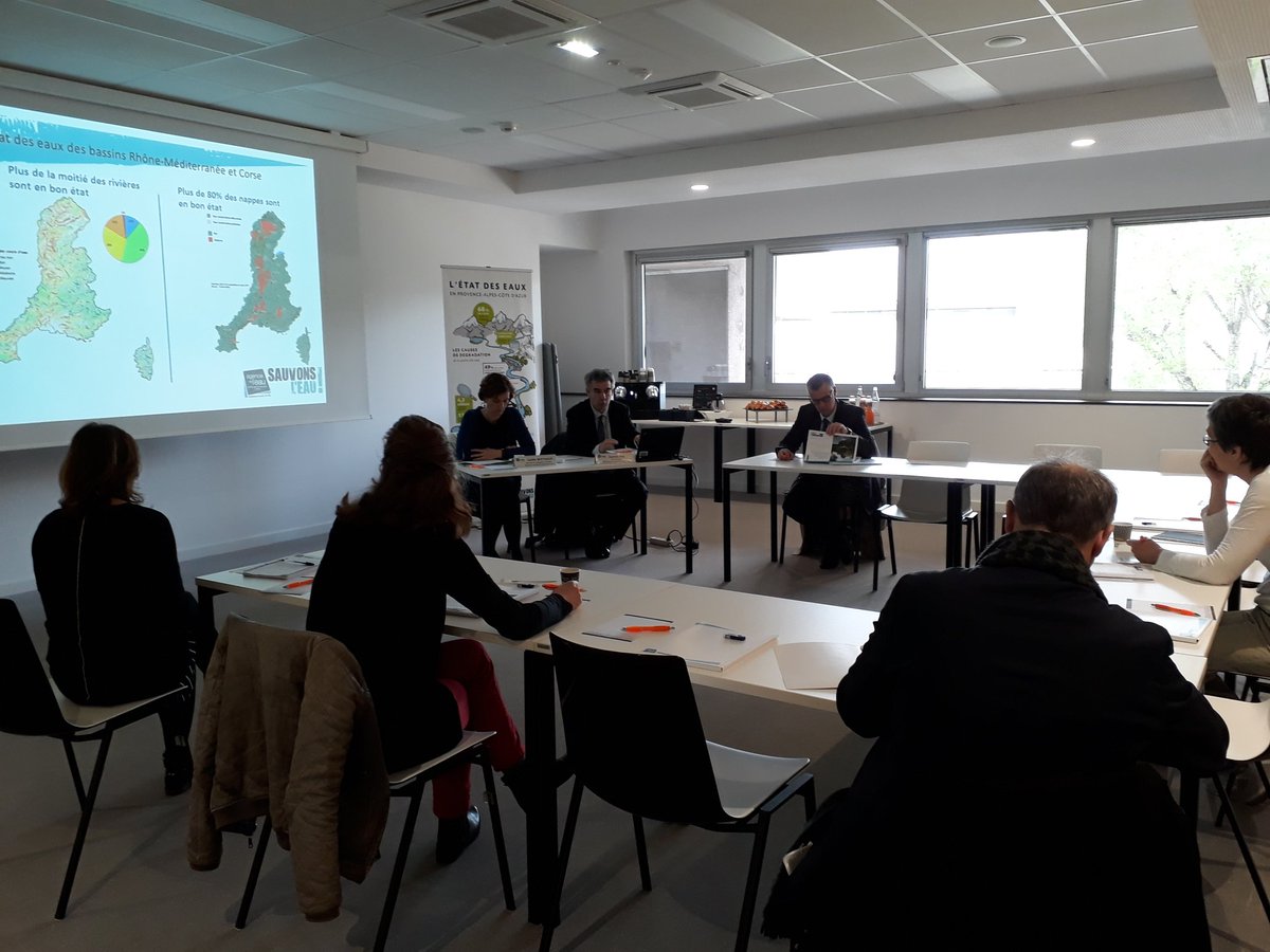 StephanieP2S's tweet photo. En direct #confpresse #marseille Quel est l état de santé des eaux en PACA ? 68% des rivières sont en bon état.
L'agence de l'eau RMC @SauvonsLeau @laurenceP2S @StephanieP2S @Plus2sens https://t.co/9dojDXdU63
