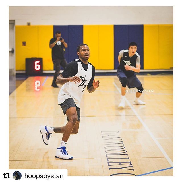 TheSkillFactory's tweet photo. #Repost @hoopsbystan with @get_repost
・・・
TSF Pro Runs 2018 | #hoopsbystan . @jabeauxs @hrq77777 .
.
.
#slamonline #sports #nike #adidas #adidasoriginals #jordon #exploreeverything #streetphotography #visualsofstreet #streetmobs #way2ill #citykille… https://t.co/MMK46bDlgW https://t.co/hWE6Uf32Yy