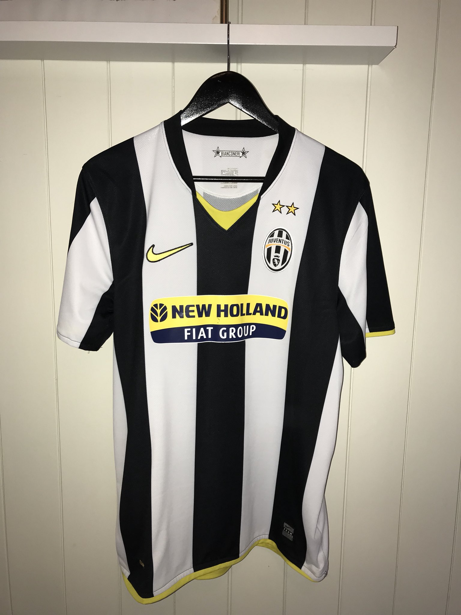 Happy birthday Cristiano Zanetti! 41 years old today. Three seasons, 71 matches, 4 goals, at Juve. 