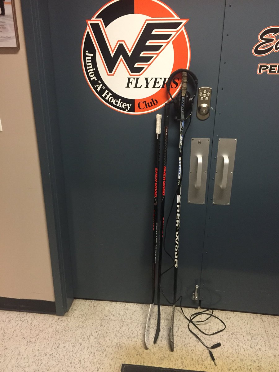 Here you go boys. Have a good call Tyler #sticksout #SticksOutForHumboldt #sticksforhumboldt <a href="/HumboldtBroncos/">Humboldt Broncos</a>