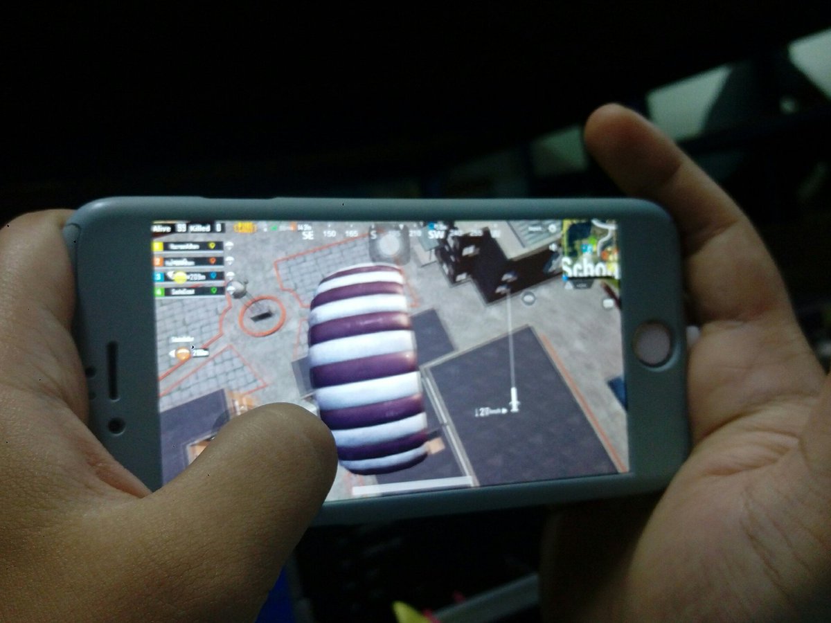 alifasyraf5's tweet photo. Bosan lah harini kerja. Abam main pubg je harini. Petang ni rasa tak nak datang dah. Apa kata followers abam? https://t.co/Uz0vgLfpTY