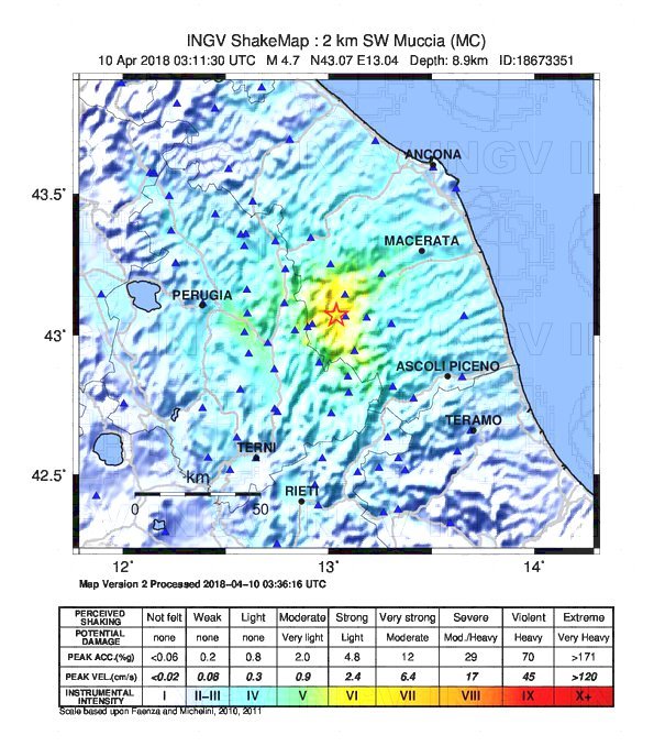 RaiNews's tweet photo. #Terremoto, forte scossa nelle Marche. Epicentro a #Muccia, in provincia di Macerata → https://t.co/5pR8McMCMA @TgrMarche https://t.co/AjqeYQSN7u