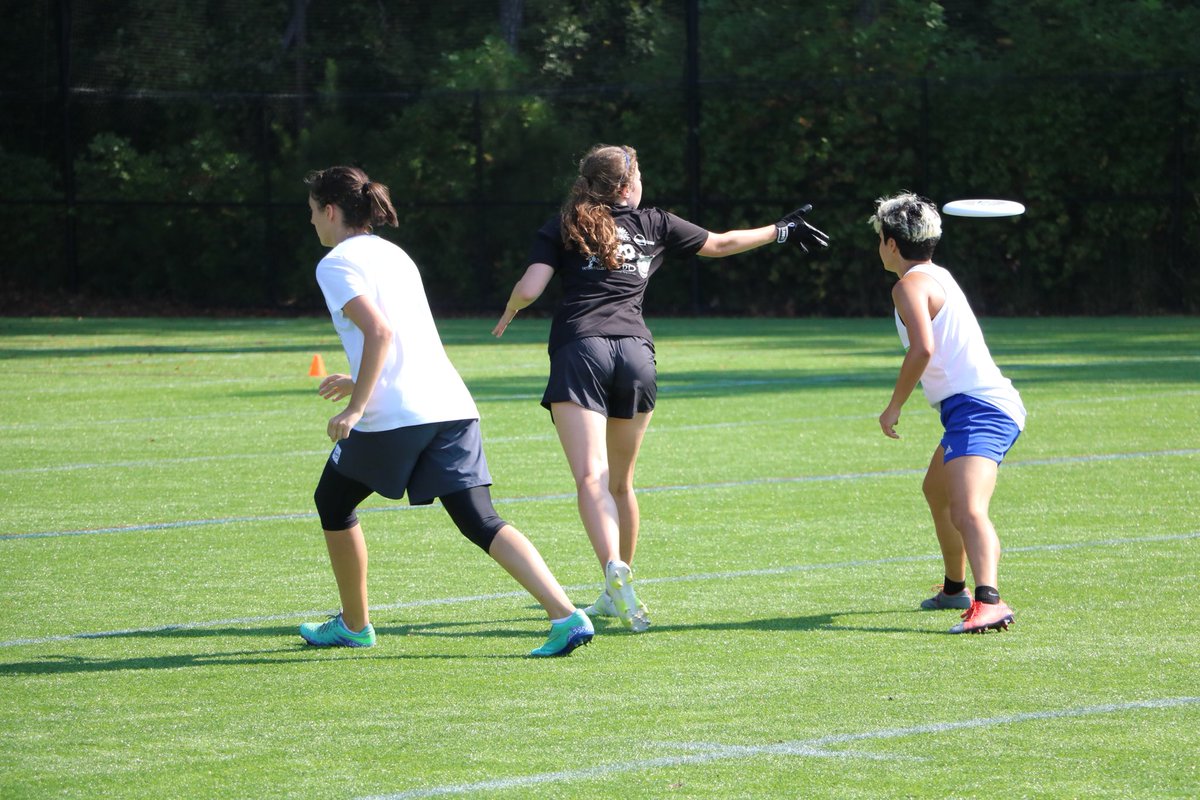 UTCMoxie's tweet photo. Madison Moeller, #27. Cutter/handler mid, Mads has been out for the last tournaments fighting a knee injury. Should be back on the field by sectionals- making perfectly timed dump cuts and one handed snags, while simultaneously keeping the sideline alive! #MeetTheMoxies https://t.co/xGvceC6ExP
