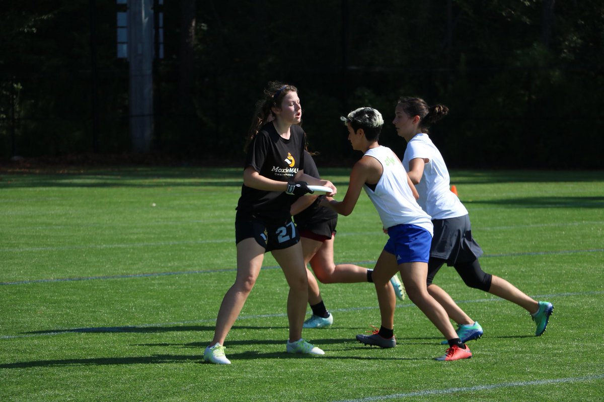 UTCMoxie's tweet photo. Madison Moeller, #27. Cutter/handler mid, Mads has been out for the last tournaments fighting a knee injury. Should be back on the field by sectionals- making perfectly timed dump cuts and one handed snags, while simultaneously keeping the sideline alive! #MeetTheMoxies https://t.co/xGvceC6ExP