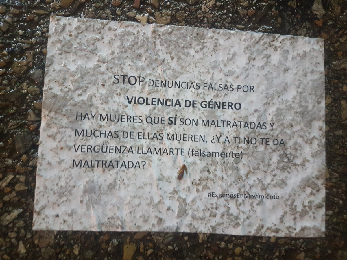 JuenSP's tweet photo. Menos mal que ha llovido y la gente no verá esta vergüenza al levantarse en #Valdepeñas #StopMachismo https://t.co/HP9pYK7gvU