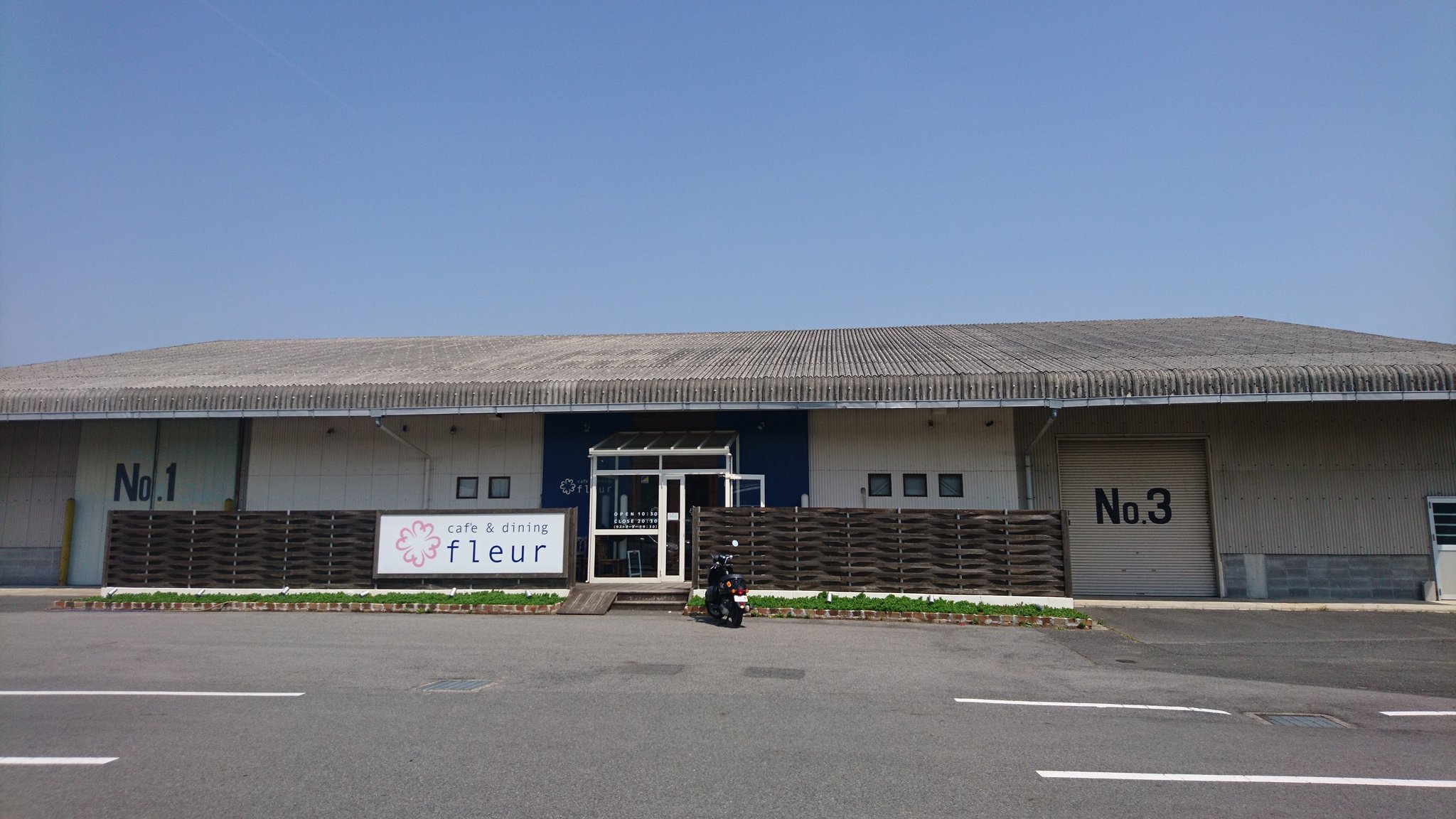 こわくび 滋賀県甲賀市のパンケーキ屋さん カフェ Amp ダイニング フルール 京都にもあるけど前に臨時休業で涙を飲んだ信楽のフルールはなくなったみたい それにしても分かりにくくて目の前を通りすぎたよ T Co R0wqril4o6 Twitter