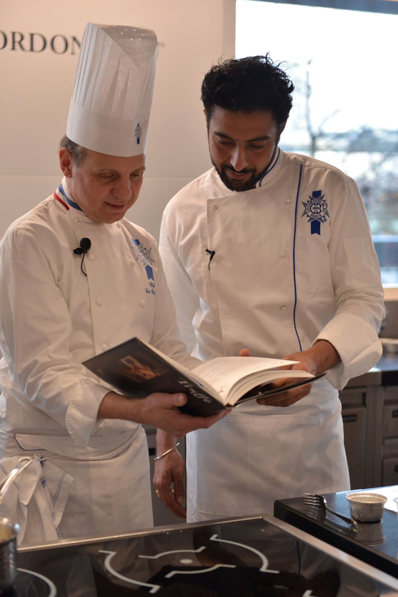 ranveerbrar's tweet photo. Throwback to this day at @pariscordonbleu, with the awe-inspiring yet superbly humble MOF Monsieur #EricBriffard
Who or what is inspiring you today and every day? Let me know using #FeelingInspired
#Paris
#TuesdayThoughts https://t.co/308eFiFqSW