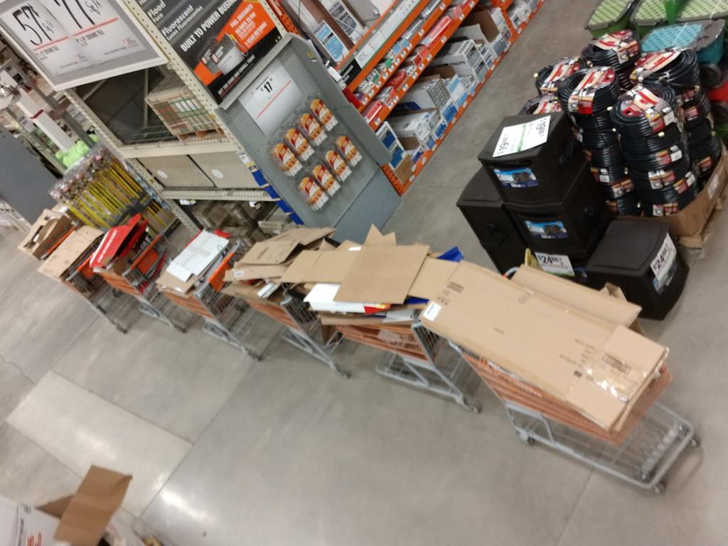 RobinHarbin5's tweet photo. Doing the hustle and packing it down in D25 D27 D28 and SBF at 6556!! DISCO LIVES 🤩!!!#GulfCardboardChallenge @jreed4401 https://t.co/aasNlLdayR