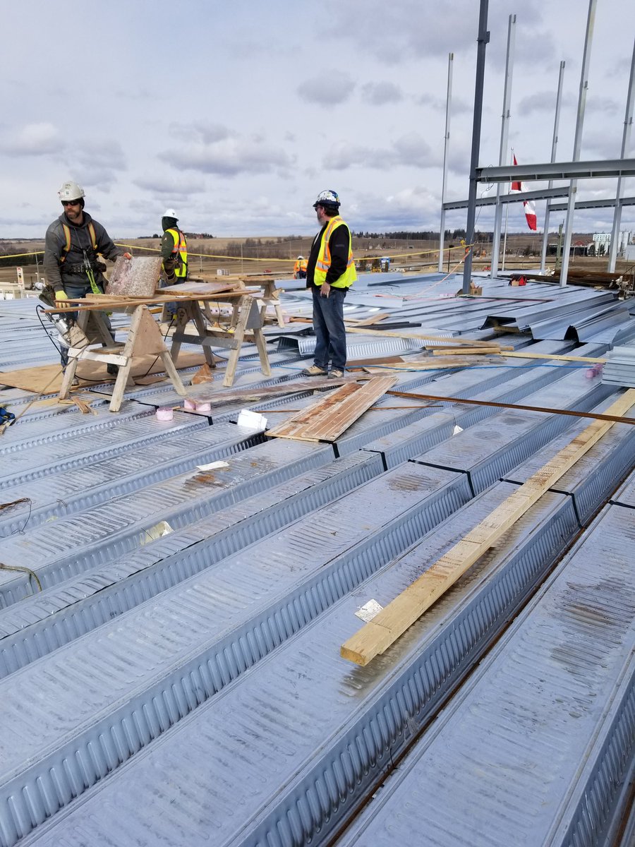 MYorke27's tweet photo. Carpenters at work on a cool spring day in #Bradford on #Verve Seniors Living project.With concrete forming by #OutspanForming & metal framing/decking work by #TranconInstallations Great work guys! #SMVArch #3rdfloorof6 #local1030 #local27 #comslab @baileymetal #HollandGardens https://t.co/58vZICVXRT