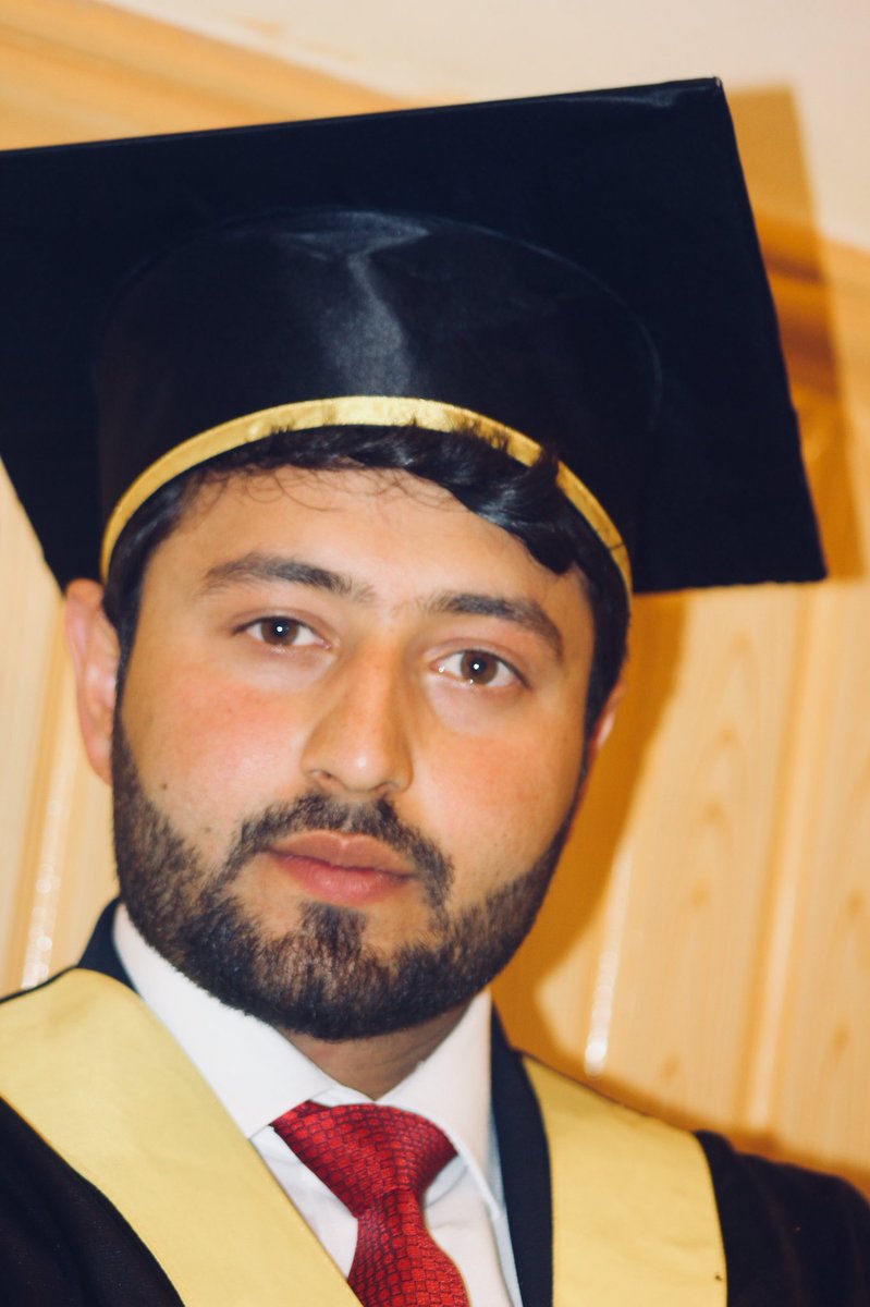 Haidari705's tweet photo. شرافت  انسان به علم و ادب است نه به مال و نسب
‘’حدیث شریف’’
خداوند دانا و توانا را سپاس بی کران ،معلم بشریت رادرود بی پایان ، ‌مسرت دارم با سپری نمودن چهار سال ختم دوره تحصیلی  دیپلوم خود را از رشته حقوق و علوم سیاسی پوهنتون سلام با نمرات عالی وکدری در یک محفل پر‌ شکوه بدست آوردم https://t.co/kUfrwvUUzk