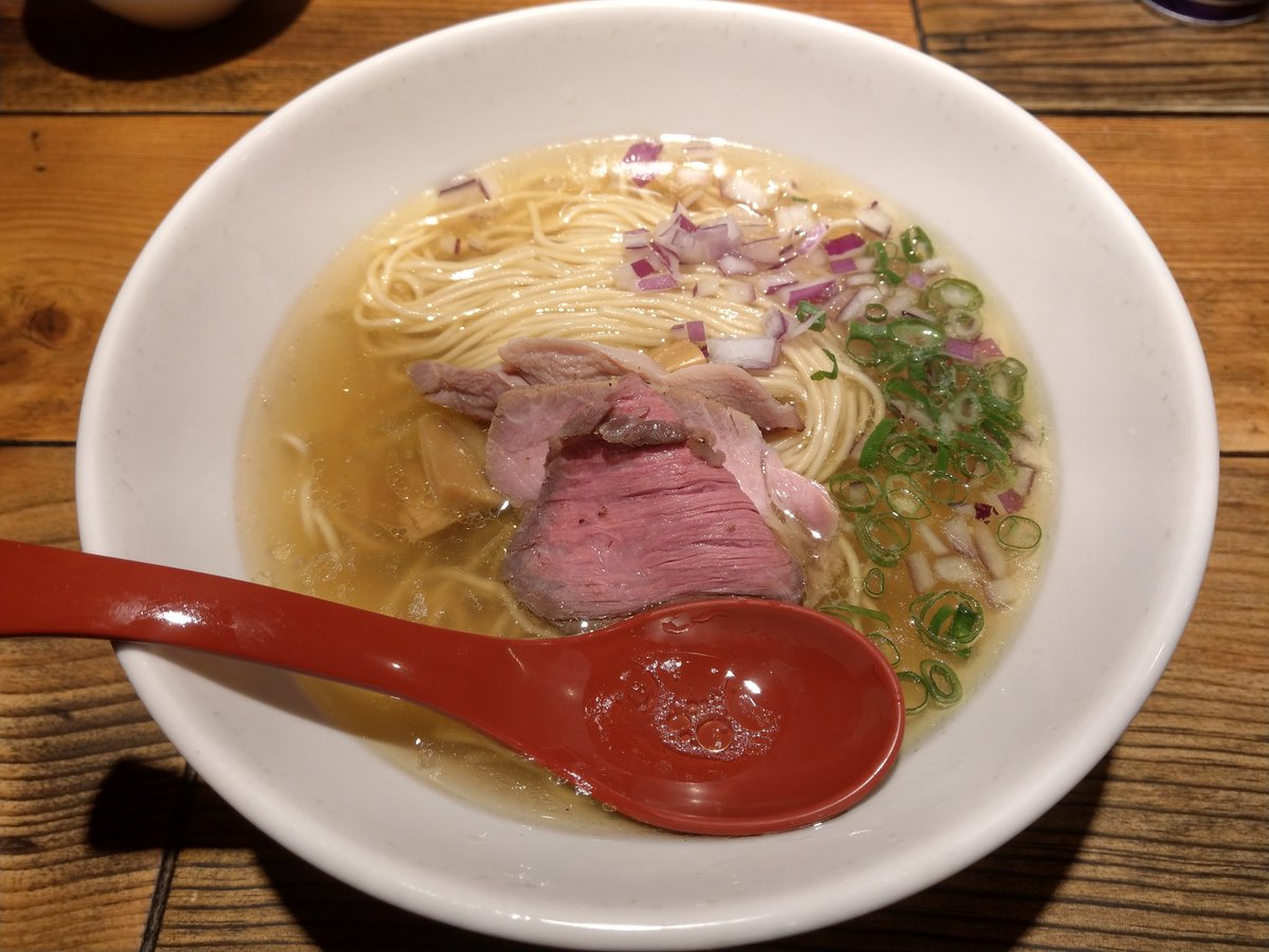 mogumesi's tweet photo. 麺屋翔　限定烏骨鶏らーめんと烏骨鶏卵かけご飯
鶏出汁なのに力強い味でとても美味しかった！ https://t.co/yIDyHPwxJF