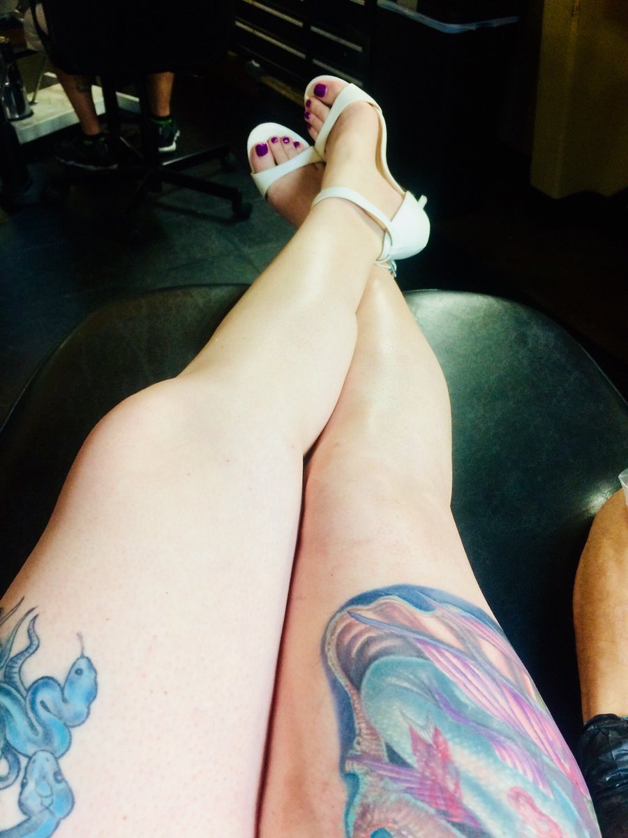 tenayanegron's tweet photo. Short girls can have nice legs too dammit! https://t.co/ndBKiA774T