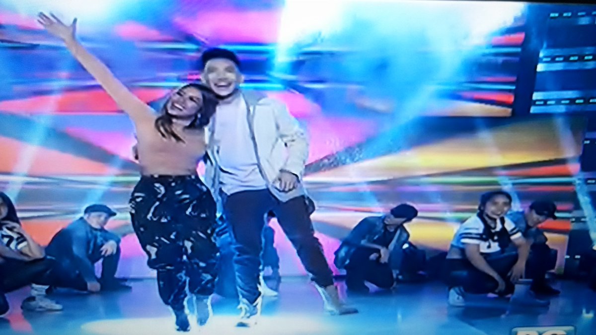 iambobbiedc's tweet photo. Pag si Darren at si Mori talaga nagperform mapapa Wow ka na lang. Both are incredible performers.
UnstoppableSiDARREN SaShowtime https://t.co/byrmHEe7g9