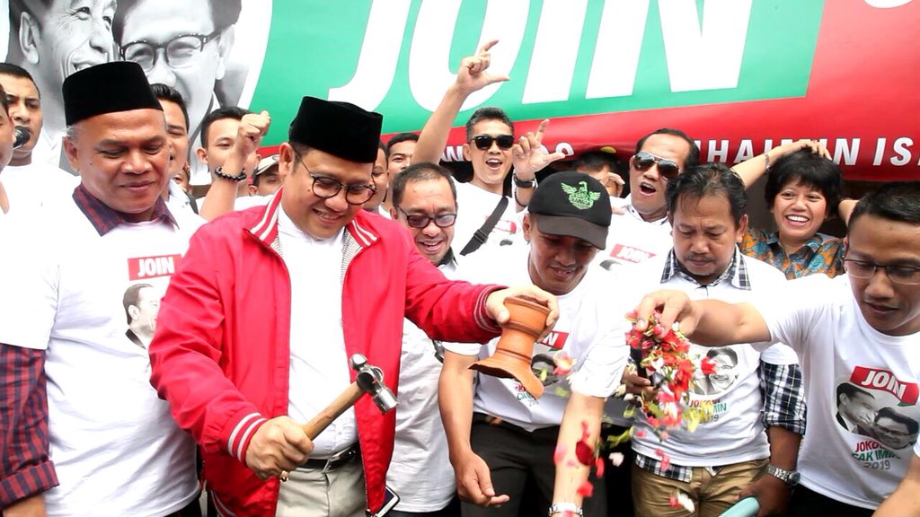 Cak Imin resmikan #Posko_JOIN di Tebet #JokowiCakImin <a href="/jokowi/">Joko Widodo</a> <a href="/cakimiNOW/">A Muhaimin Iskandar</a> <a href="/PDI_Perjuangan/">PDI Perjuangan</a> <a href="/DPP_PKB/">DPP PKB</a> <a href="/kompascom/">Kompas.com</a> <a href="/detikHealth/">detikHealth</a> @rmolco <a href="/merdekadotcom/">Merdeka.com</a> <a href="/pikiran_rakyat/">Pikiran Rakyat</a> <a href="/republikaonline/">Republika.co.id</a>
