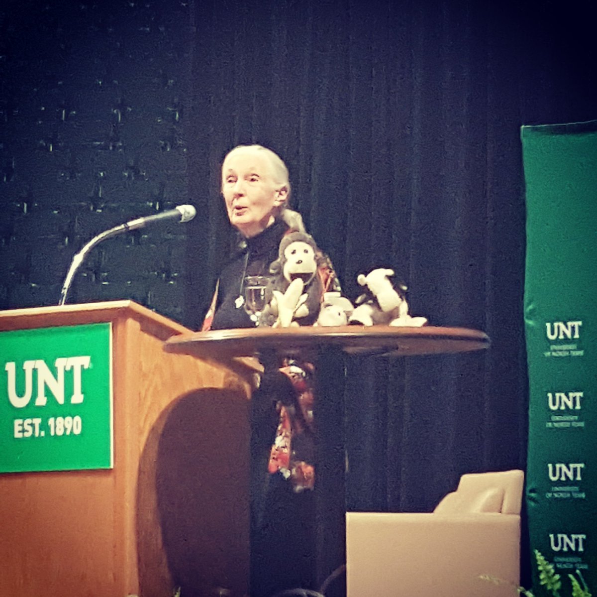 jillfnugent's tweet photo. Amazing and inspiring evening at UNT 🌎💚 listening to Dr. Jane Goodall 🐵🍌🌱 with @drbellsci! #GoingtoJane #makeadifference #rootsandshoots https://t.co/kHsV5WIo8K