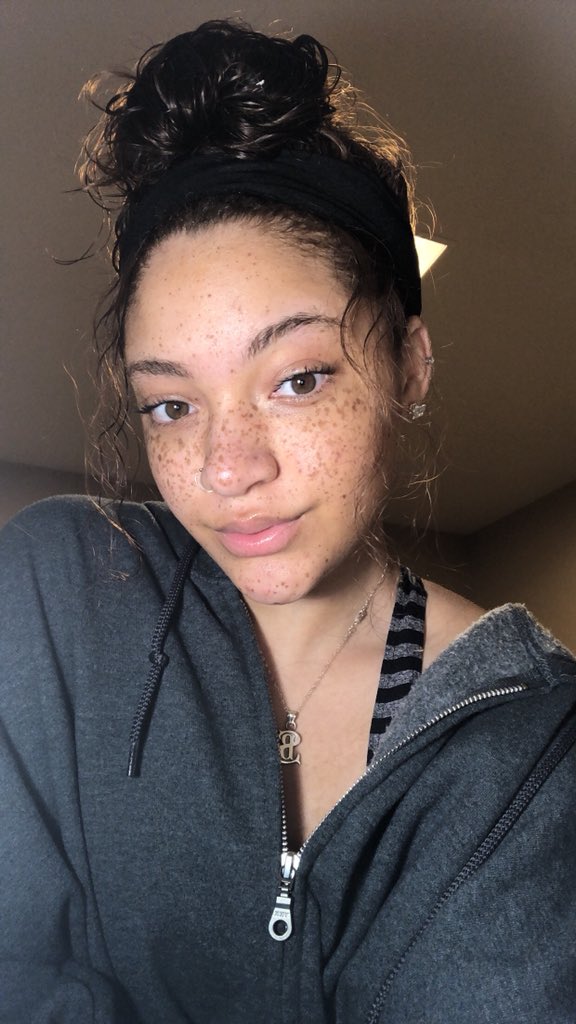 breonna_simmons's tweet photo. Lemme participate right quick #FineWomenWithoutMakeup 🌚 https://t.co/a00z0Z3IPt