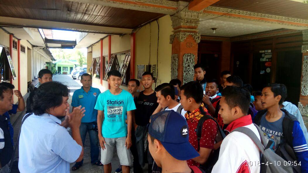 Perspa_Pct's tweet photo. Hari ini, tim berangkat menuju dari Hotel Bali Asri, Pacitan menuju Bojonegoro. Semoga diberikan hasil maksimal. Ayo taan ! #kitamasihada 

📸 berkahjati https://t.co/JBGIgweX74