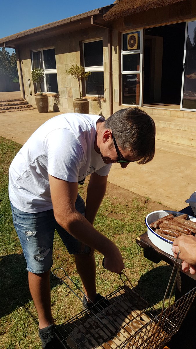 Fran4262's tweet photo. Happy bday @Stevo9386 #BraaiKing #Jimmysonwors #Letsbraaiagianin2022 https://t.co/XFM2W5H1bw