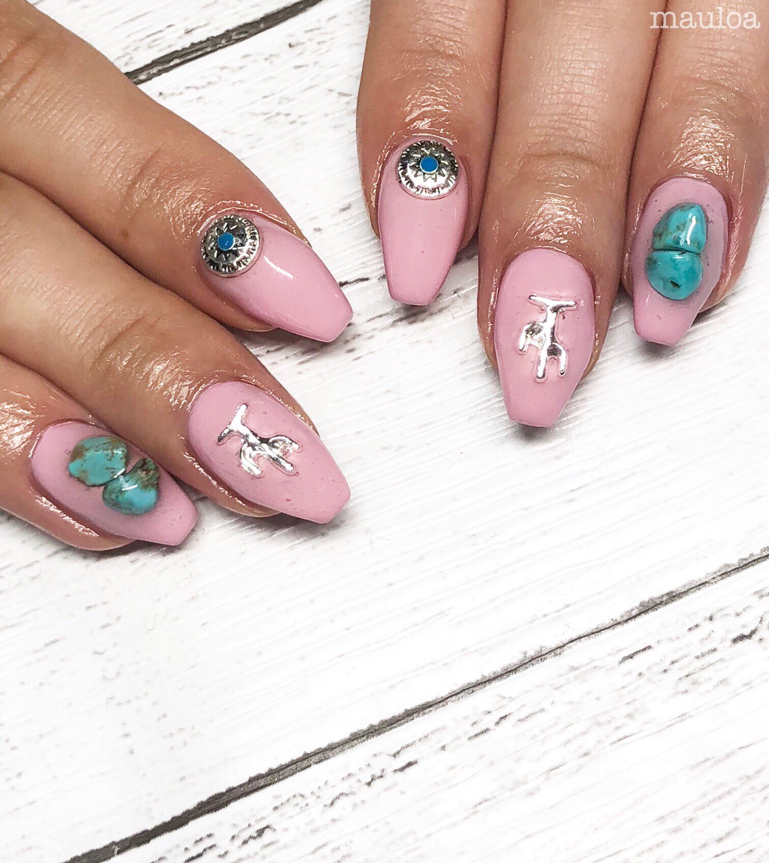 Mauloa 薄ピンクとターコイズの 組み合わせかわいい いつもありがとうございます ネイル 春ネイル 春ネイル18 サンプルチップ アクセネイル サボテン コンチョ 手書きアート Nail マットネイル ピンク
