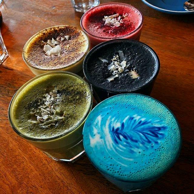 Colourful rainbow lattes 🌈 from @centrotakapuna 🖤💙💚🧡❤️. Thank you @food.jpg for sharing this with us! #ilovetakapuna