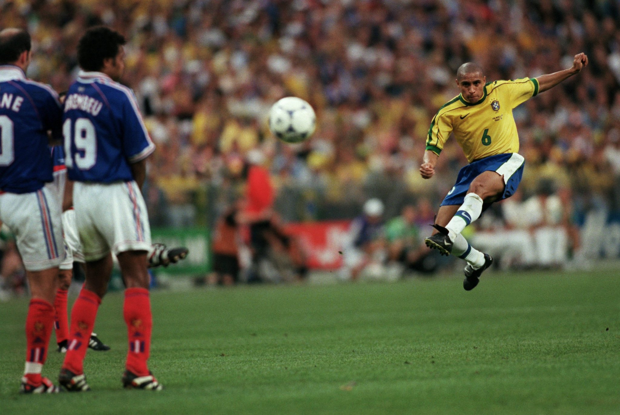 Happy 45th Birthday to the ATG Roberto Carlos!  Will *that* free-kick ever be topped? 