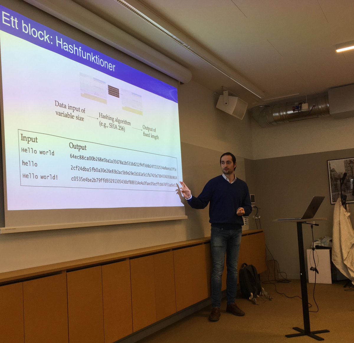 MiaLeterius's tweet photo. Hashing, encryption, blockchain, kryptovaluta. Föreläsning av Peter Altmann @ViktoriaSweICT på @Lindholmen företagsdag. #visualarena @visual_arena https://t.co/gujQ2PPOcD