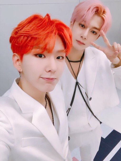 ahgamonday's tweet photo. my favorite duo in one photo is very satisfying https://t.co/jPudxNdBMc